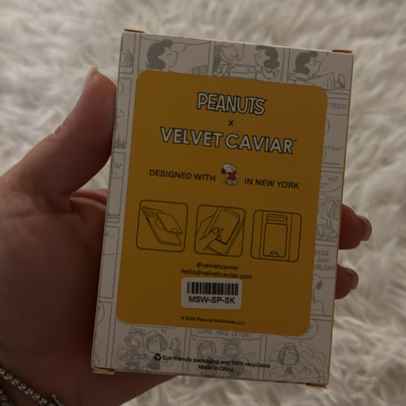 NEW Velvet Caviar Snoopy Patchwork MagSafe Wallet - Picture 7 of 7